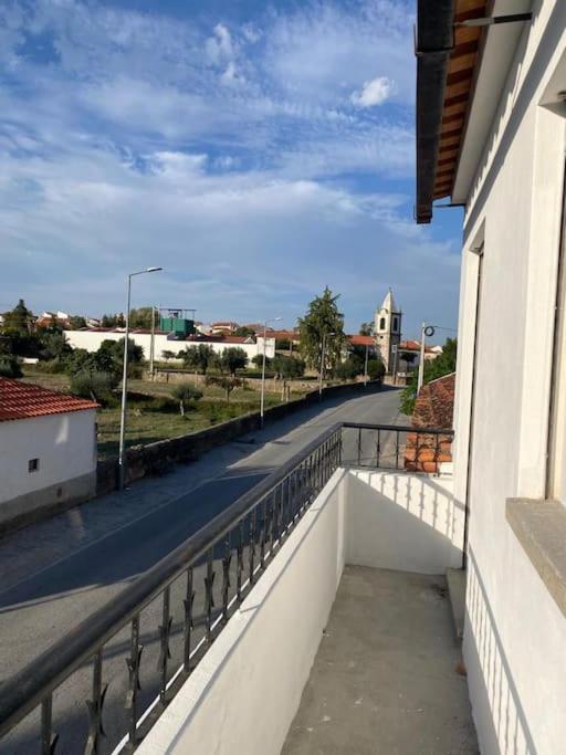 Caminho Da Vila Moradia. Escalos de Cima Luaran gambar